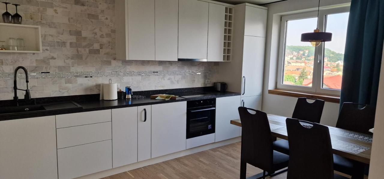 Central Apartment With City View Brasov Bagian luar foto
