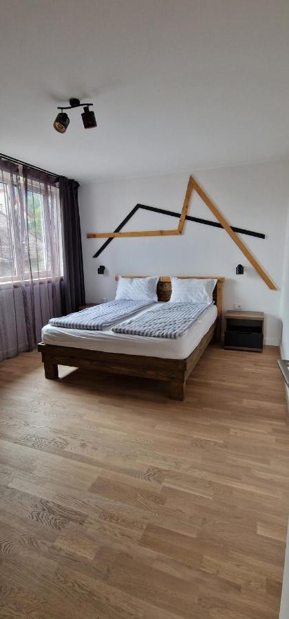 Central Apartment With City View Brasov Bagian luar foto